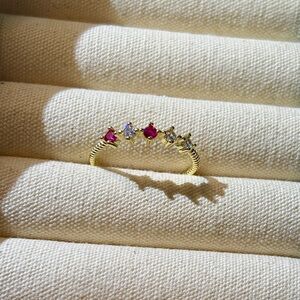 Elegant Gold and Red Gemstone Ring